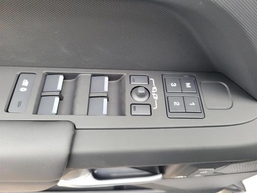 2025 Land Rover Defender P400 X-Dynamic SE
