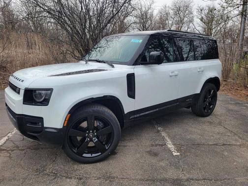 Fuji White 2025 Land Rover Defender P400 X-Dynamic SE