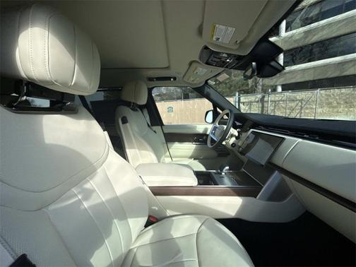 2026 Land Rover Range Rover P530 SE