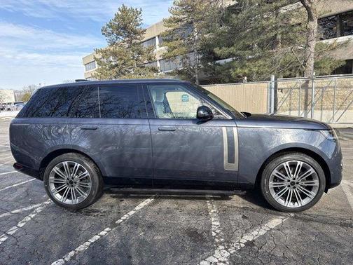 2026 Land Rover Range Rover P530 SE