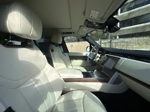 2026 Land Rover Range Rover P530 SE