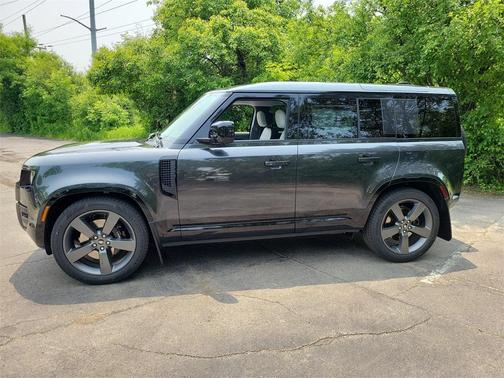 2025 Land Rover Defender P525 V8