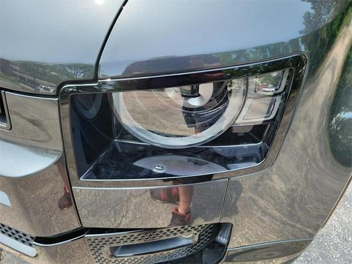 2025 Land Rover Defender P525 V8