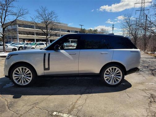 2025 Land Rover Range Rover P530 SE