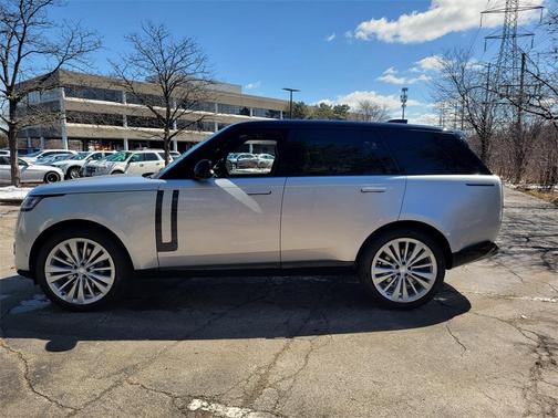 2025 Land Rover Range Rover P530 SE