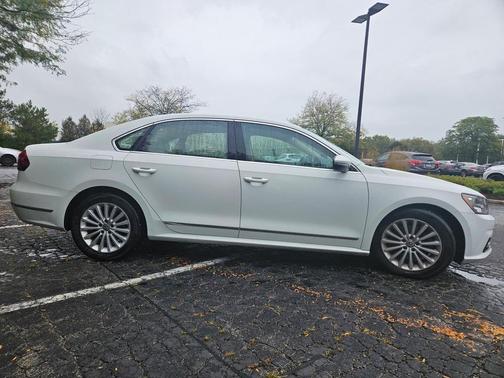 2017 Volkswagen Passat 1.8T SE