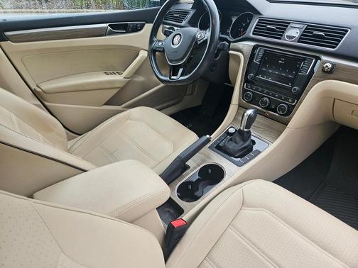 2017 Volkswagen Passat 1.8T SE