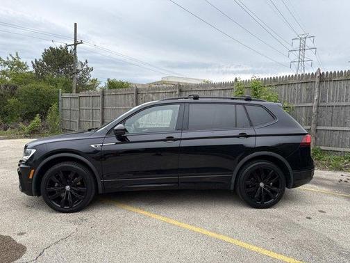 Deep Black Pearl Effect 2020 Volkswagen Tiguan 2.0T SE R-Line Black