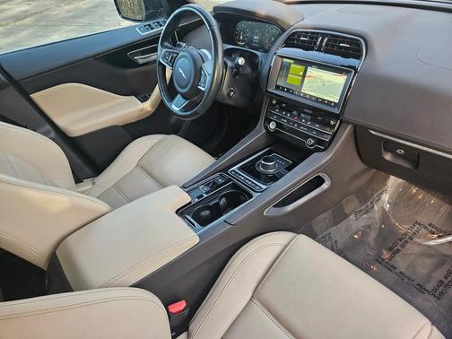 2020 Jaguar F-PACE 25t Prestige