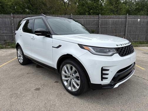 Fuji White 2026 Land Rover Discovery Dynamic SE