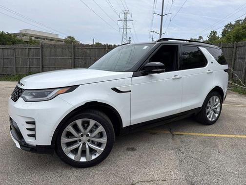 Fuji White 2026 Land Rover Discovery Dynamic SE