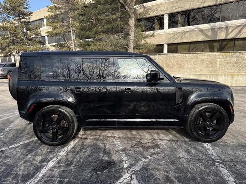 2023 Land Rover Defender 110 V8