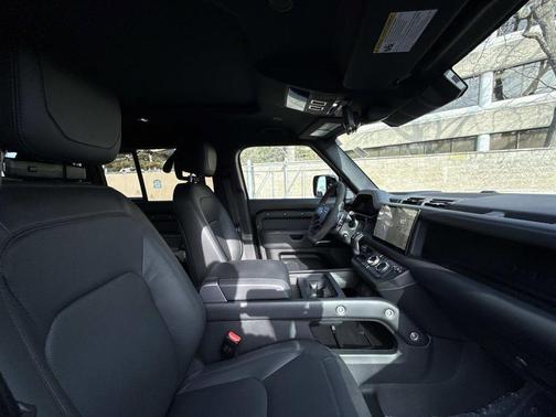 2023 Land Rover Defender 110 V8