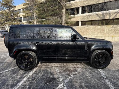 2023 Land Rover Defender 110 V8