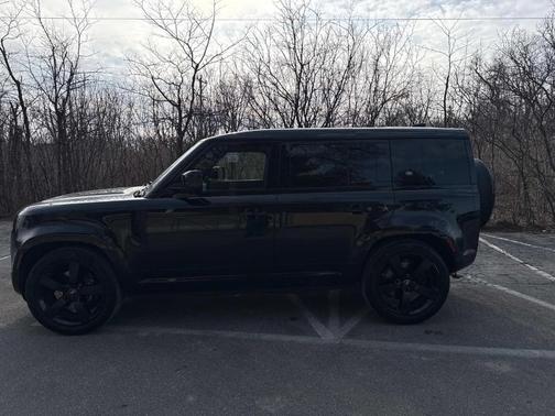 2023 Land Rover Defender 110 V8