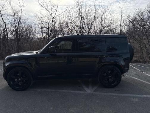 2023 Land Rover Defender 110 V8