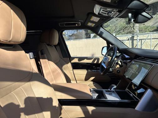 2025 Land Rover Range Rover P530 SE 7 Seat