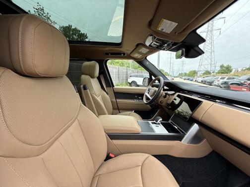 Santorini Black 2026 Land Rover Range Rover P400 SE 7 Seat