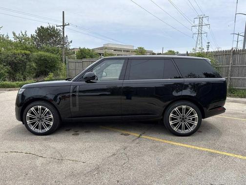Santorini Black 2026 Land Rover Range Rover P400 SE 7 Seat