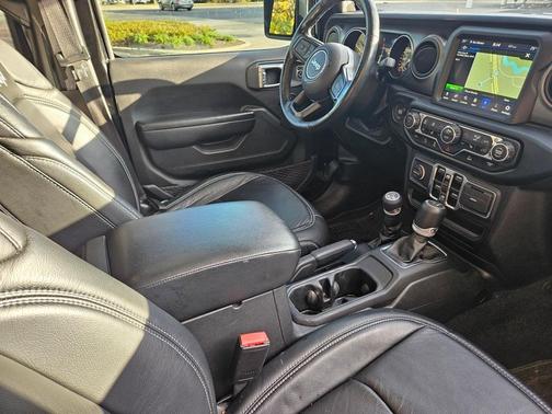 2022 Jeep Gladiator Sport