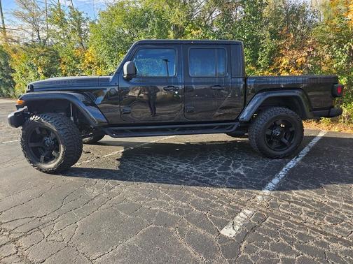 2022 Jeep Gladiator Sport
