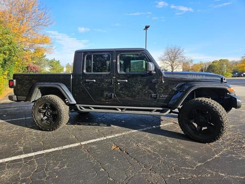 2022 Jeep Gladiator Sport