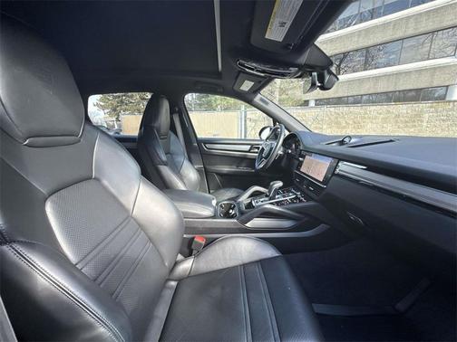 2022 Porsche Cayenne Platinum Edition