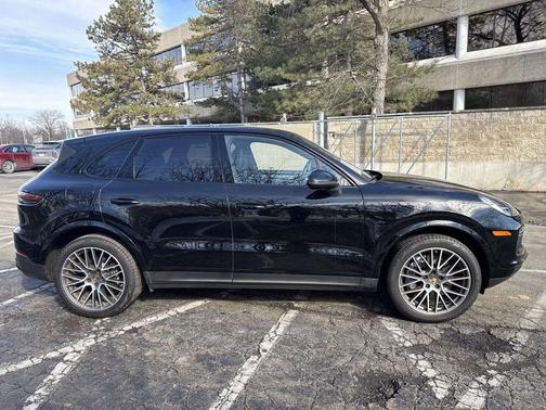 2022 Porsche Cayenne Platinum Edition