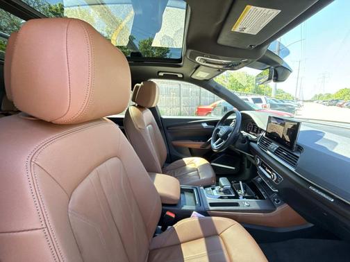 Daytona Gray Pearl Effect 2022 Audi Q5 45 S line Premium Plus
