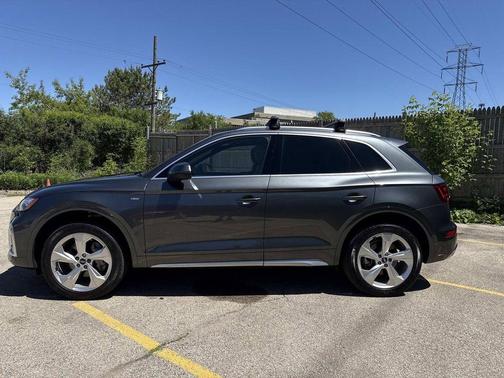 Daytona Gray Pearl Effect 2022 Audi Q5 45 S line Premium Plus