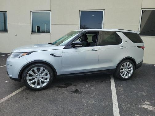2024 Land Rover Discovery P300 S