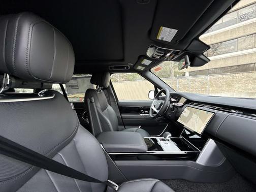 2026 Land Rover Range Rover P400 SE