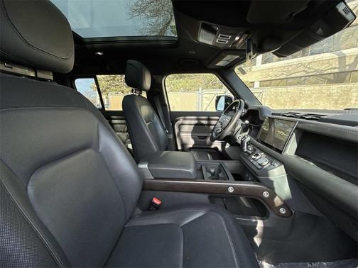 2023 Land Rover Defender X-Dynamic SE