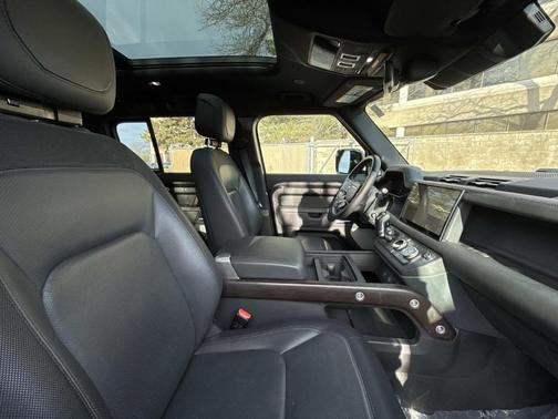 2023 Land Rover Defender X-Dynamic SE