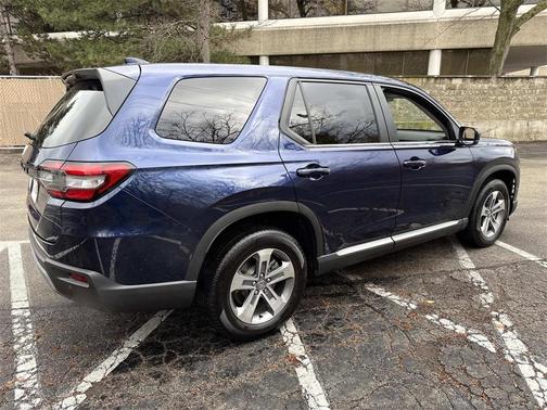 2023 Honda Pilot EX-L 8-Passenger