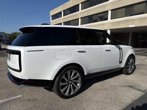 2025 Land Rover Range Rover P530 SE