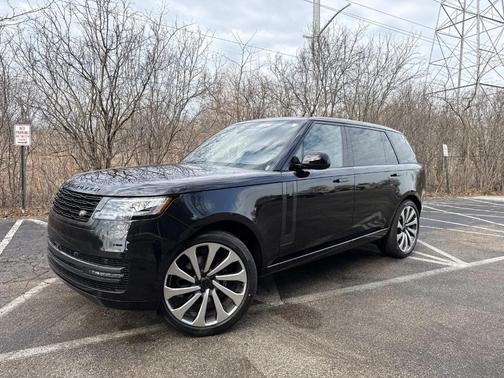 Santorini Black 2026 Land Rover Range Rover P400 SE 7 Seat