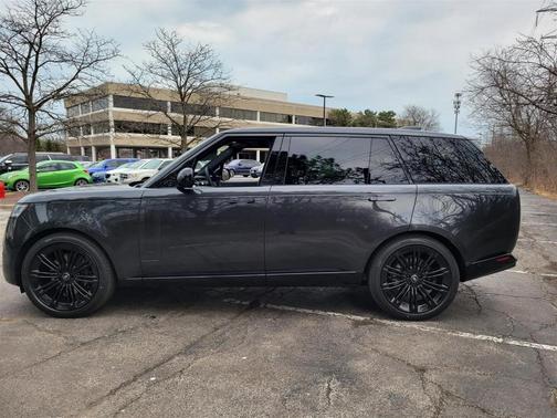 2025 Land Rover Range Rover P530 SE 7 Seat