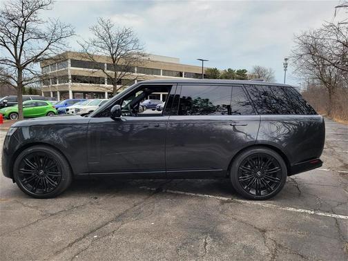 2025 Land Rover Range Rover P530 SE 7 Seat