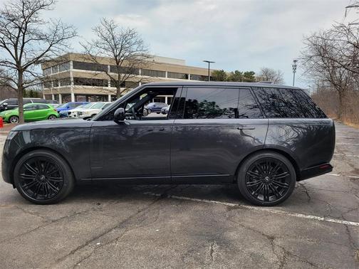 2025 Land Rover Range Rover P530 SE 7 Seat