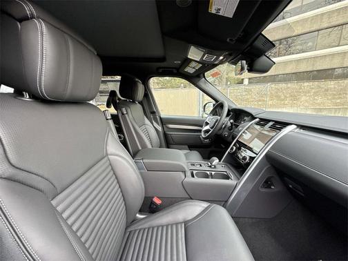 2026 Land Rover Discovery Dynamic SE