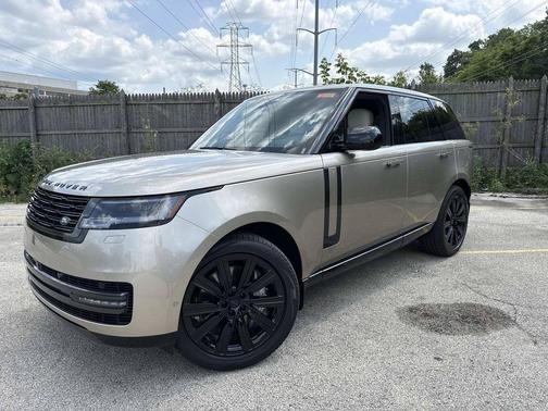 Gold 2026 Land Rover Range Rover P550e SE