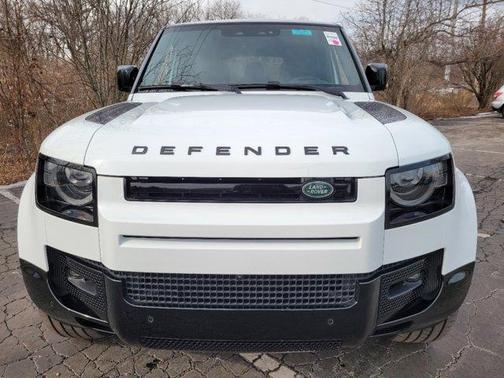 2025 Land Rover Defender P400 X-Dynamic SE
