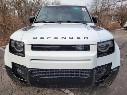 2025 Land Rover Defender P400 X-Dynamic SE