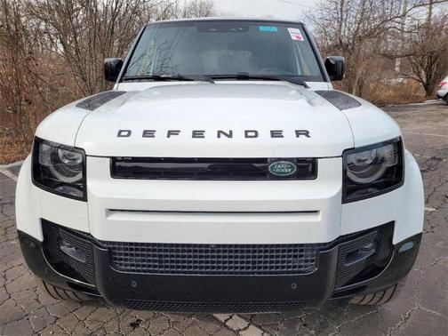 2025 Land Rover Defender P400 X-Dynamic SE
