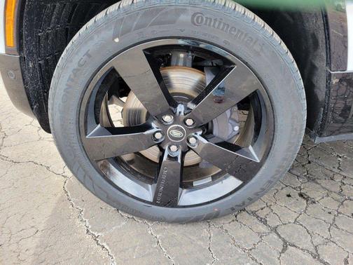 Fuji White 2025 Land Rover Defender P400 X-Dynamic SE