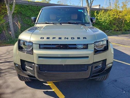 2025 Land Rover Defender P400 X-Dynamic SE