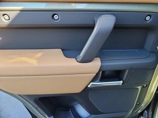 2025 Land Rover Defender P400 X-Dynamic SE
