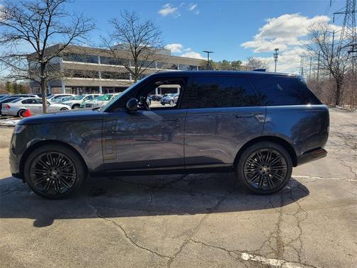 2025 Land Rover Range Rover P530 SE