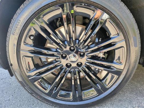 2025 Land Rover Range Rover P530 SE 7 Seat